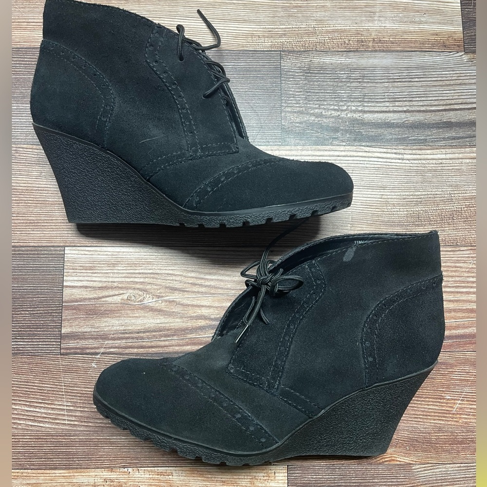 MIA Wedges Womens size 11 (men’s 9.5) black Bundles available!